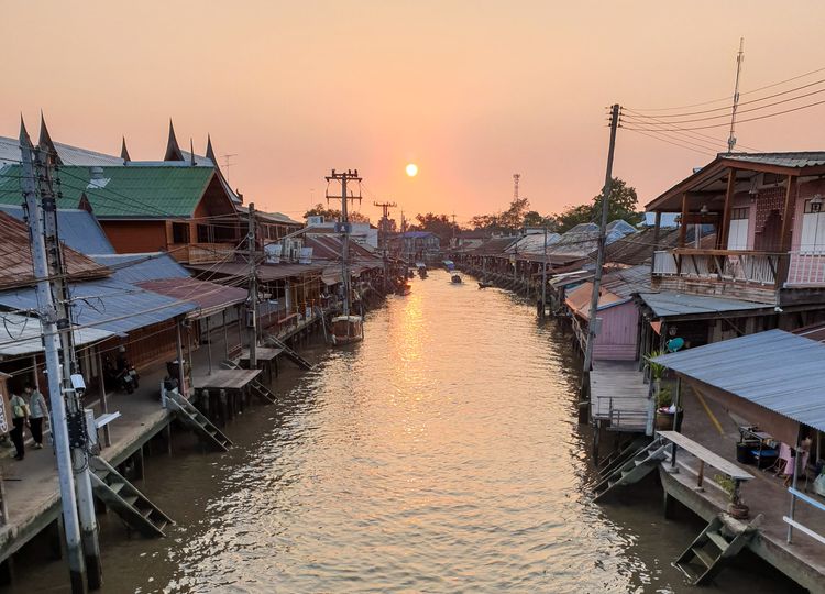 Amphawa Floating Market - A Visitor's Guide